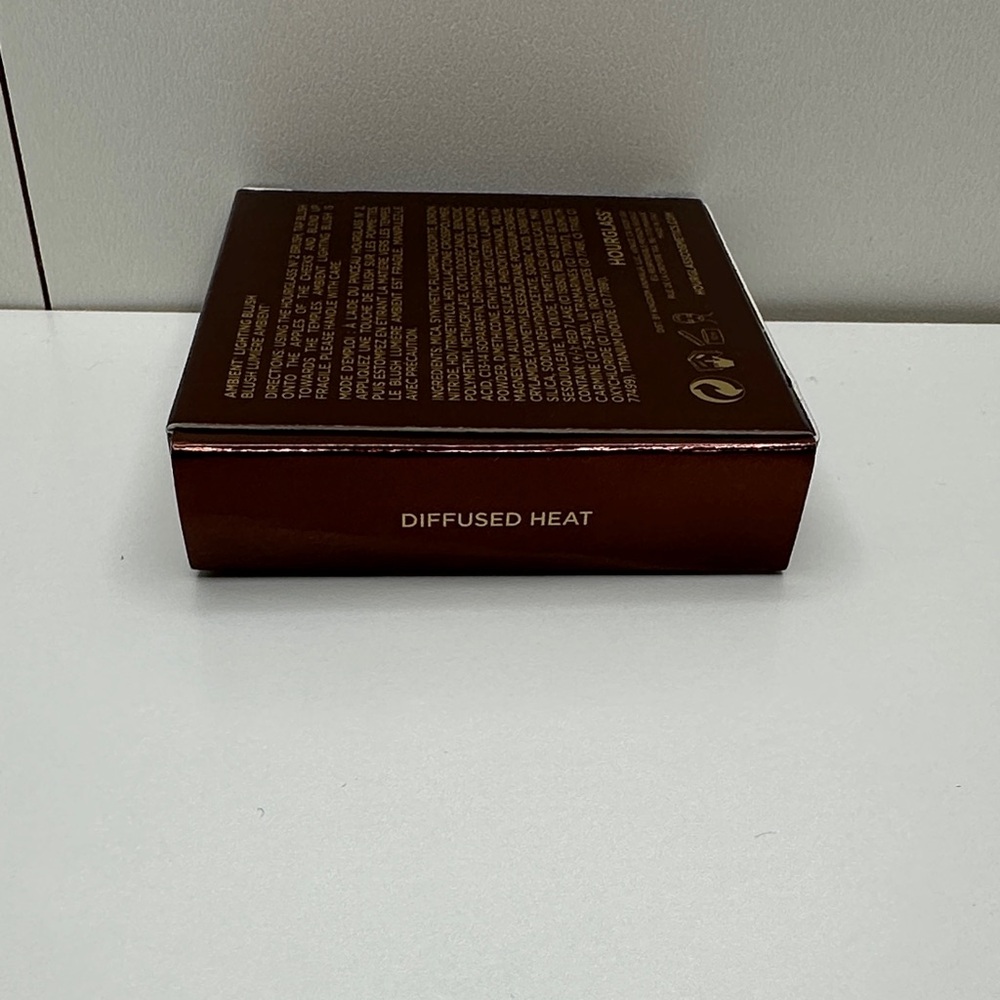 Hourglass Ambient Lighting Blush - Diffused Heat - Picture 4 of 12